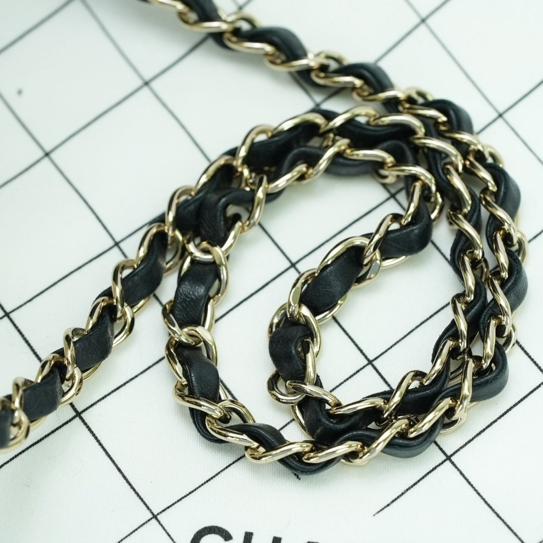 CHANEL シャネル ショルダーバッグ マトラッセ Wフラップ ラムスキン