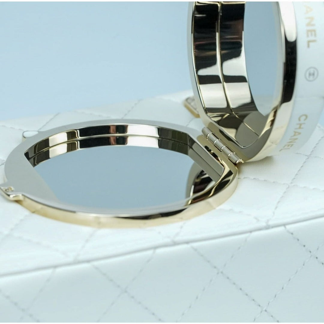 CHANEL シャネル カメラバッグ マトラッセ ミラー付 ホワイト