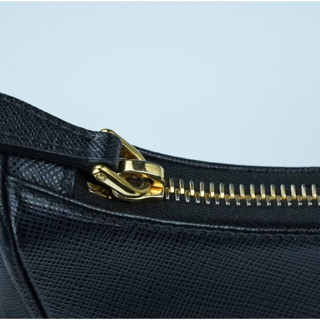 PRADA プラダ Re-Edition 2005 サフィアーノレザー ブラック