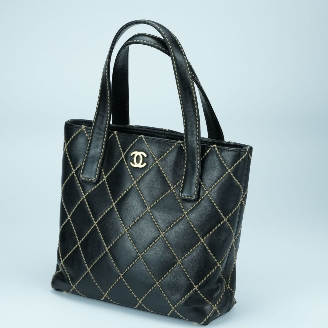 CHANEL A18126 ワイルドステッチ ブラック 黒レザー ゴールド金具