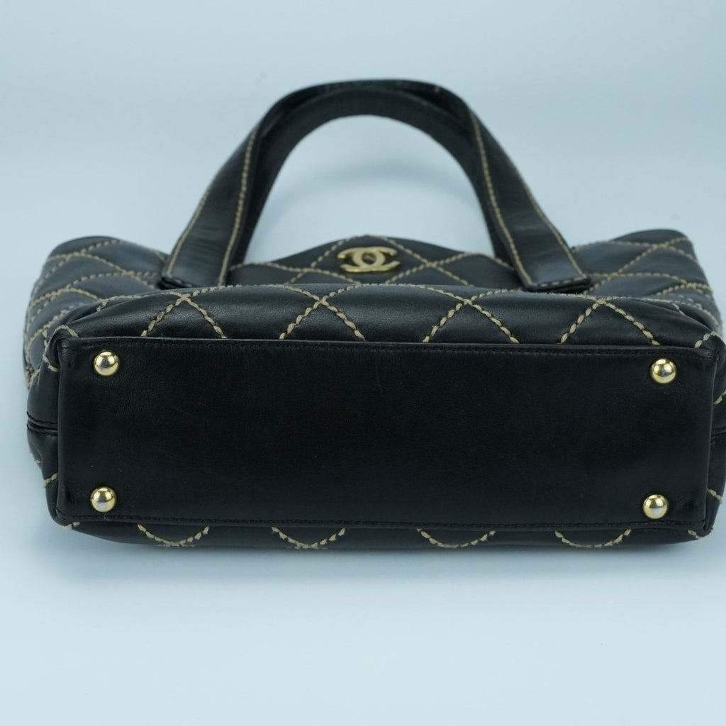 CHANEL A18126 ワイルドステッチ ブラック 黒レザー ゴールド金具