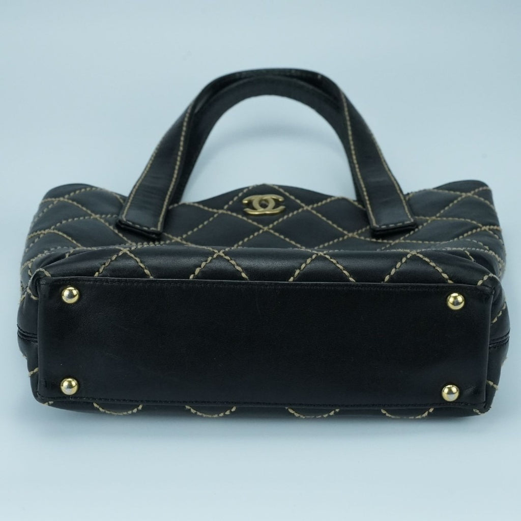 CHANEL A18126 ワイルドステッチ ブラック 黒レザー ゴールド金具