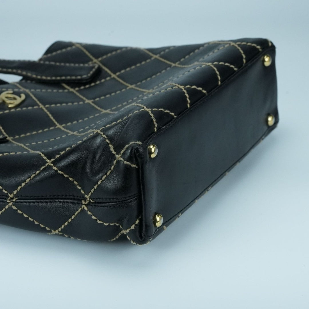 CHANEL A18126 ワイルドステッチ ブラック 黒レザー ゴールド金具