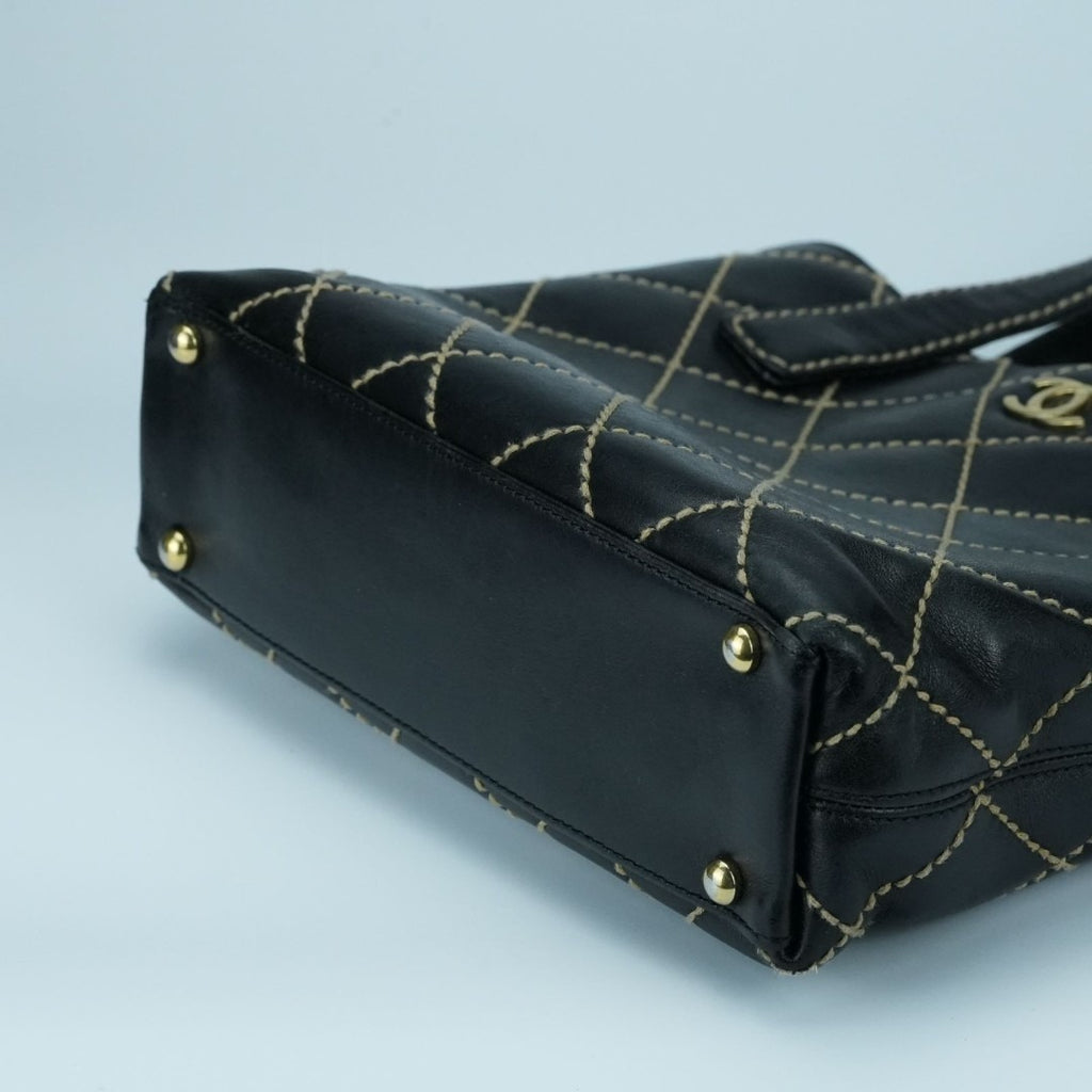 CHANEL A18126 ワイルドステッチ ブラック 黒レザー ゴールド金具