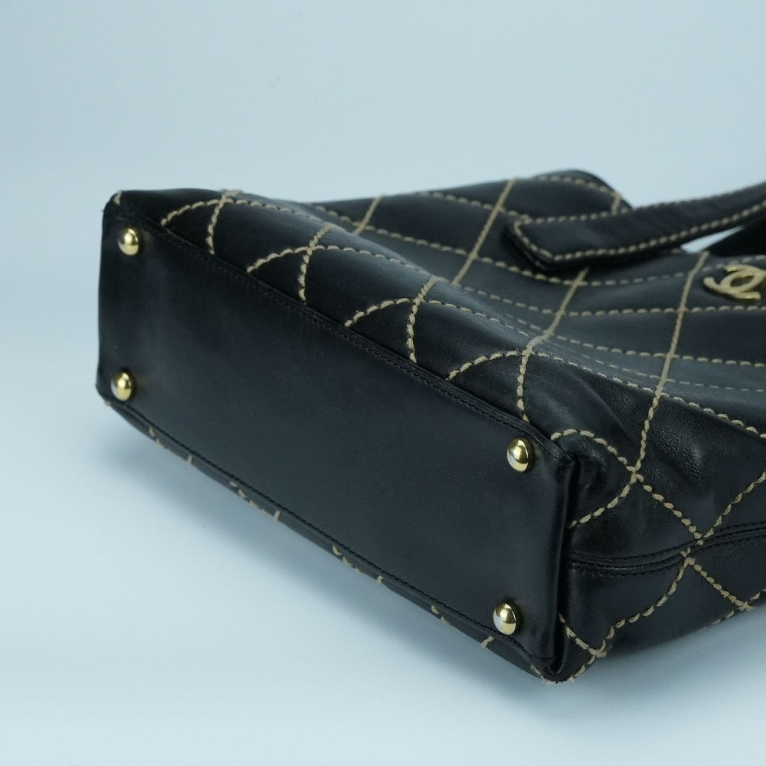 CHANEL A18126 ワイルドステッチ ブラック 黒レザー ゴールド金具
