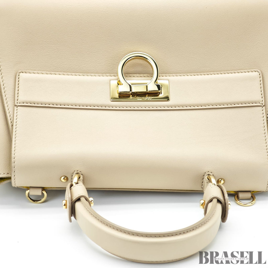 Ferragamo フェラガモ ガンチーニ2WAYバッグ ショルダーバッグ ハンドバッグ ベージュ レディース ショルダーストラップ【ブランド/Brand】 　