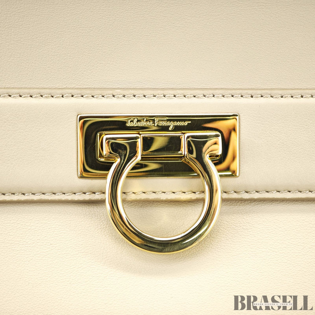 Ferragamo フェラガモ ガンチーニ2WAYバッグ ショルダーバッグ ハンドバッグ ベージュ レディース ショルダーストラップ【ブランド/Brand】 　