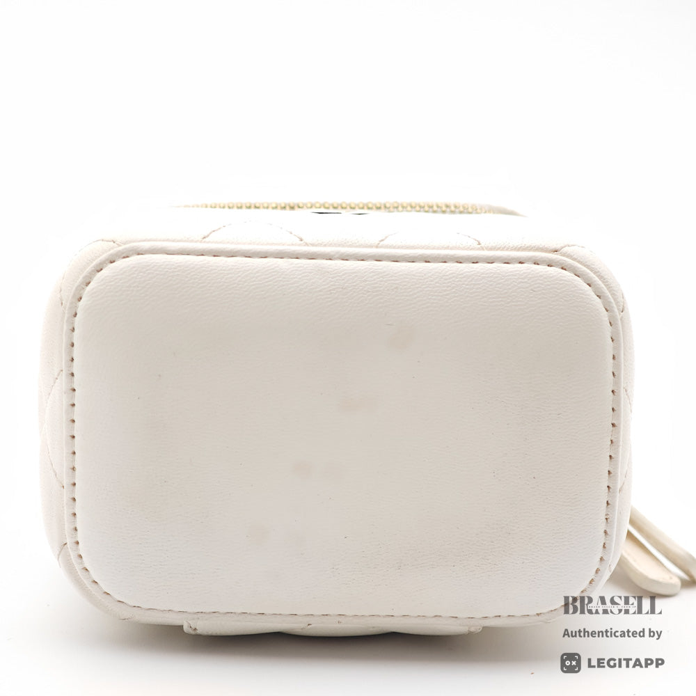 CHANEL シャネル ショルダーバッグ ラムスキン レディース