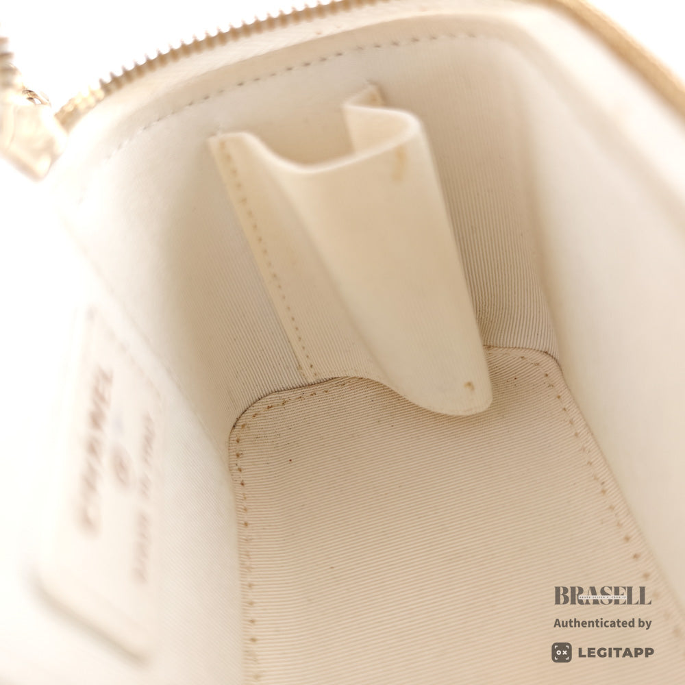 CHANEL シャネル ショルダーバッグ ラムスキン レディース