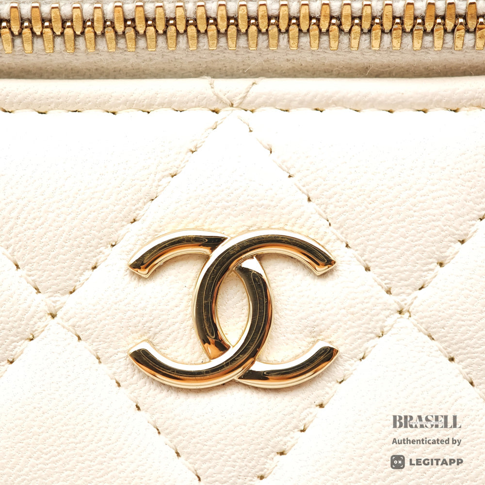 CHANEL シャネル ショルダーバッグ ラムスキン レディース