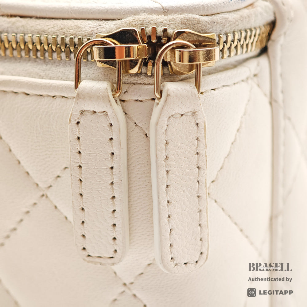 CHANEL シャネル ショルダーバッグ ラムスキン レディース