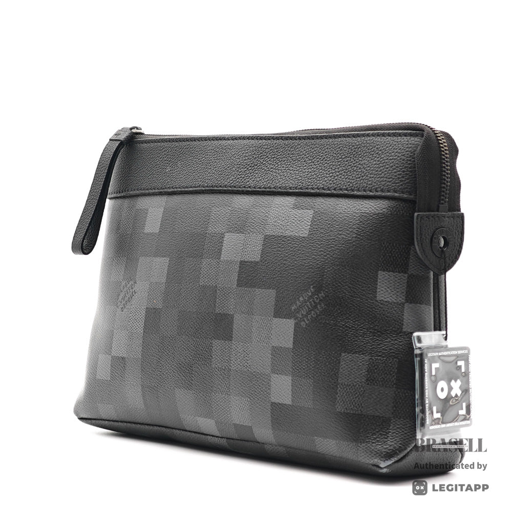 LOUIS VUITTON ルイ・ヴィトン ポシェット・ヴォワヤージュ スープル ダモフラージュ ブラック クラッチバッグ