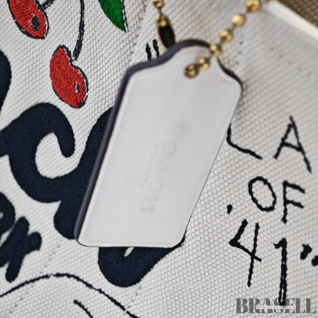 COACH コーチ カーゴトートバッグ スケッチプリント バッグ 2way ショルダーバッグ ハンドバッグ 刺繍 ファンシー 可愛い ホワイト レディース 保存袋 ショルダーストラップ